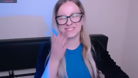 Mia online show from 10/28/25, 07:45