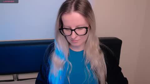 Mia online show from 10/30/25, 08:05