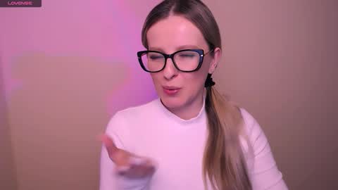 Snapshot of vanillaex_ chatting on 03/12/26, 06:03 Mia online show from 03/12/26, 06:03