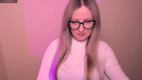 Snapshot of vanillaex_ chatting on 03/13/26, 06:58 Mia online show from 03/13/26, 06:58