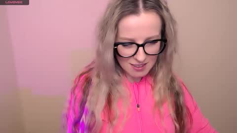 Snapshot of vanillaex_ chatting on 03/17/26, 06:33 Mia online show from 03/17/26, 06:33