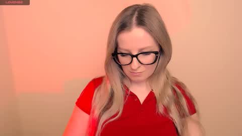 Snapshot of vanillaex_ chatting on 03/19/26, 08:02 Mia online show from 03/19/26, 08:02