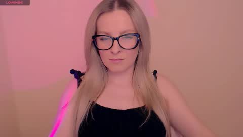 Snapshot of vanillaex_ chatting on 03/24/26, 07:52 Mia online show from 03/24/26, 07:52