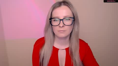 Snapshot of vanillaex_ chatting on 04/17/26, 04:32 Mia online show from 04/17/26, 04:32