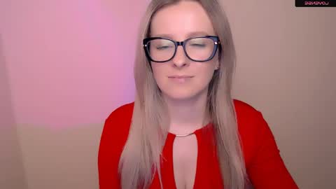 Snapshot of vanillaex_ chatting on 04/18/26, 04:44 Mia online show from 04/18/26, 04:44