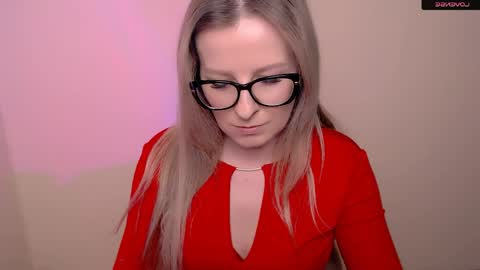 Snapshot of vanillaex_ chatting on 04/18/26, 07:18 Mia online show from 04/18/26, 07:18