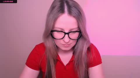 Snapshot of vanillaex_ chatting on 04/29/26, 05:06 Mia online show from 04/29/26, 05:06