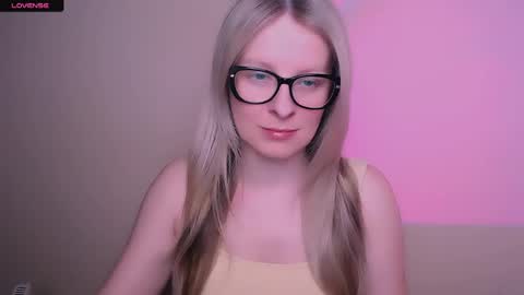 Snapshot of vanillaex_ chatting on 05/01/26, 11:48 Mia online show from 05/01/26, 11:48