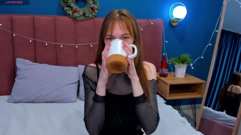 Snapshot of vanillakelly chatting on 12/23/24, 04:01 Sofia online show from 12/23/24, 04:01