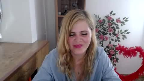 Snapshot of vanillaloveli chatting on 06/30/26, 10:22 vanillaloveli online show from 06/30/26, 10:22