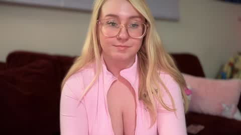 Snapshot of vanillapuddingpie chatting on 02/04/25, 03:44 vanillapuddingpie online show from 02/04/25, 03:44