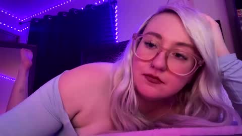 Snapshot of vanillapuddingpie chatting on 04/11/26, 01:21 vanillapuddingpie online show from 04/11/26, 01:21