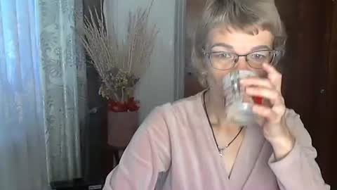 Vanillaxcreamy online show from 10/27/25, 09:24