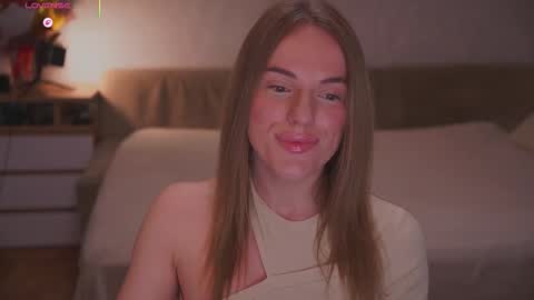 Snapshot of vanille_mystery chatting on 12/02/25, 10:05 Sophie online show from 12/02/25, 10:05