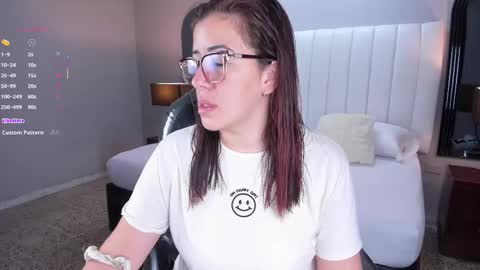 Snapshot of vanitysex chatting on 10/23/25, 11:31 Karine online show from 10/23/25, 11:31