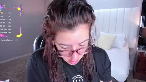Snapshot of vanitysex chatting on 10/27/25, 11:36 Karine online show from 10/27/25, 11:36