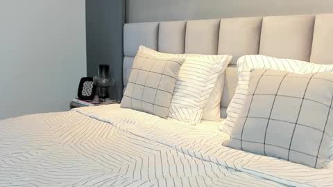 VANNA  online show from 10/22/25, 06:40