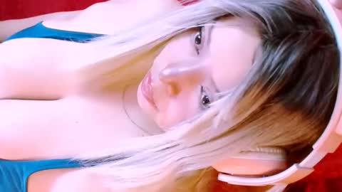 Snapshot of vanne_amet chatting on 03/27/26, 01:33 free follow me online show from 03/27/26, 01:33
