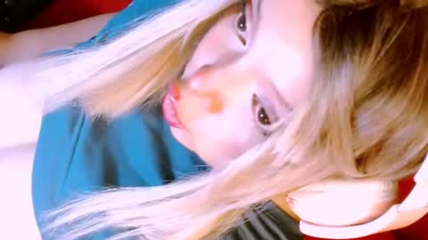 Snapshot of vanne_amet chatting on 04/20/26, 01:30 free follow me online show from 04/20/26, 01:30