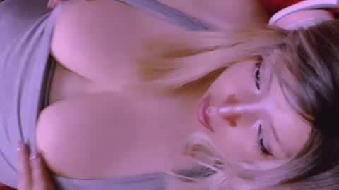 Snapshot of vanne_amet chatting on 06/08/26, 02:01 free follow me online show from 06/08/26, 02:01