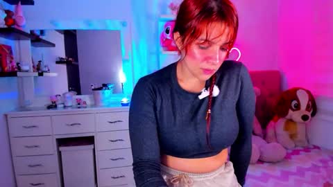 Snapshot of vannessa_shy chatting on 05/19/26, 11:44 Vanesa online show from 05/19/26, 11:44