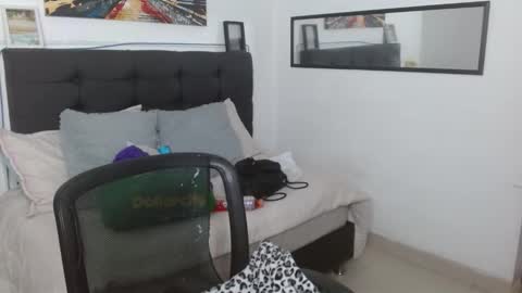 vane online show from 12/04/25, 09:12