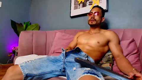 Snapshot of vans_ross chatting on 03/06/26, 07:32 Vans Ross online show from 03/06/26, 07:32