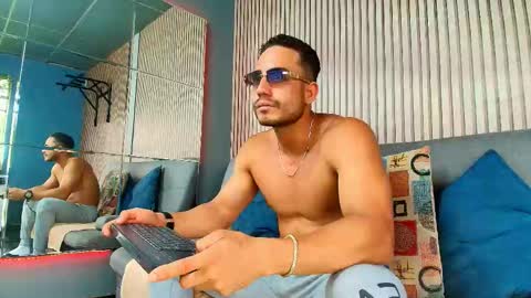 Snapshot of vans_ross chatting on 03/27/26, 07:13 Vans Ross online show from 03/27/26, 07:13