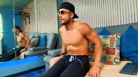 Snapshot of vans_ross chatting on 03/31/26, 07:25 Vans Ross online show from 03/31/26, 07:25