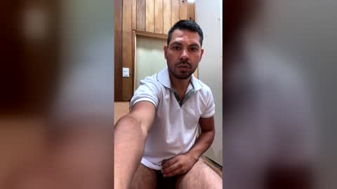 Snapshot of vanvinnie20 chatting on 04/12/26, 02:33 vanvinnie20 online show from 04/12/26, 02:33