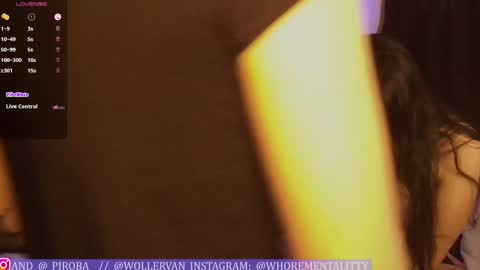 Snapshot of vanwoller__ chatting on 12/17/24, 12:22 Vane and Scarlett online show from 12/17/24, 12:22