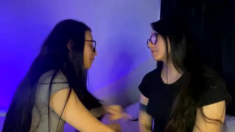 Snapshot of vanwoller__ chatting on 02/25/25, 10:07 Vane and Scarlett online show from 02/25/25, 10:07