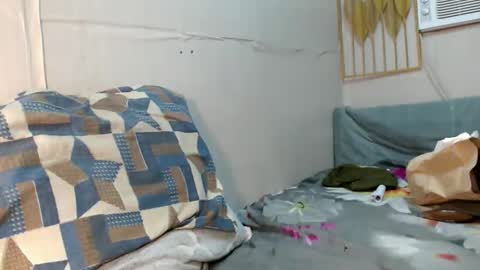 Snapshot of vanxxx2005 chatting on 12/20/25, 06:48 vanxxx2005 online show from 12/20/25, 06:48