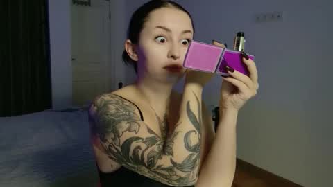 vaolietkat online show from 11/25/25, 06:46