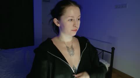 vaolietkat online show from 11/29/25, 06:49