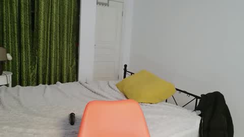 Snapshot of vaolietkat chatting on 03/17/26, 06:39 vaolietkat online show from 03/17/26, 06:39