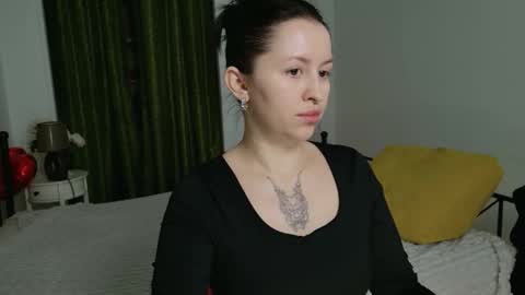 Snapshot of vaolietkat chatting on 04/03/26, 05:49 vaolietkat online show from 04/03/26, 05:49