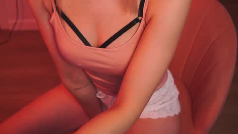 Snapshot of variety_moments chatting on 12/02/24, 03:58 Heeeeey Im Hanna the art of tease  online show from 12/02/24, 03:58