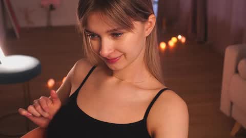 Snapshot of variety_moments chatting on 12/14/24, 04:01 Heeeeey Im Hanna the art of tease  online show from 12/14/24, 04:01