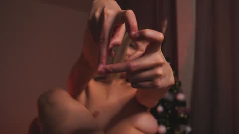 Snapshot of variety_moments chatting on 01/10/25, 06:38 Heeeeey Im Hanna the art of tease  online show from 01/10/25, 06:38