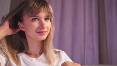 Snapshot of variety_moments chatting on 01/20/25, 03:48 Heeeeey Im Hanna the art of tease  online show from 01/20/25, 03:48