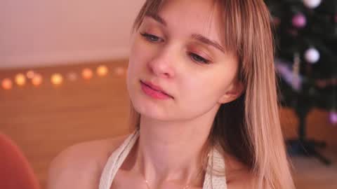 Snapshot of variety_moments chatting on 01/23/25, 07:11 Heeeeey Im Hanna the art of tease  online show from 01/23/25, 07:11