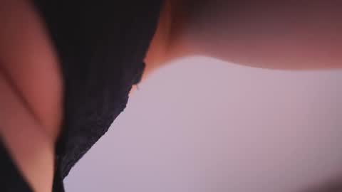 Snapshot of variety_moments chatting on 03/11/25, 07:37 Heeeeey Im Hanna the art of tease  online show from 03/11/25, 07:37