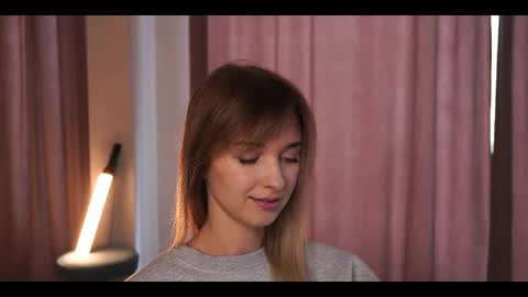 Snapshot of variety_moments chatting on 09/21/25, 03:08 Heeeeey Im Hanna the art of tease  online show from 09/21/25, 03:08