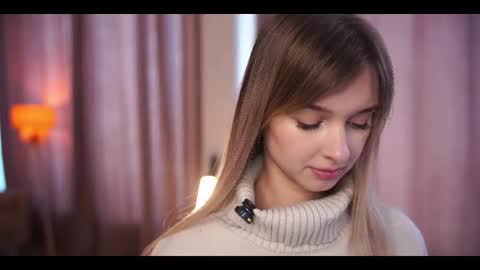 Snapshot of variety_moments chatting on 10/17/25, 02:59 Heeeeey Im Hanna the art of tease  online show from 10/17/25, 02:59