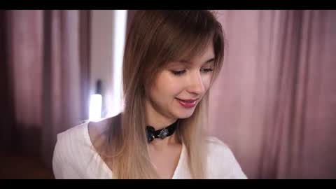 Snapshot of variety_moments chatting on 10/19/25, 02:45 Heeeeey Im Hanna the art of tease  online show from 10/19/25, 02:45