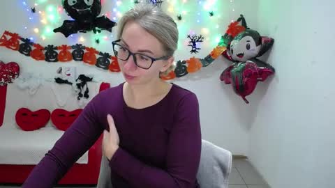 Snapshot of vasilisasii chatting on 10/22/25, 05:30 Vasilisa online show from 10/22/25, 05:30