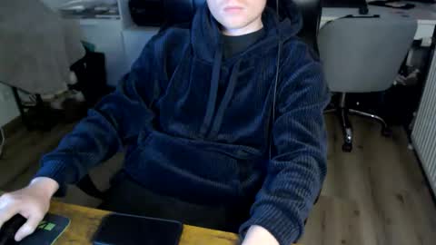 Snapshot of vaslo08 chatting on 04/22/26, 05:25 Vaslo online show from 04/22/26, 05:25