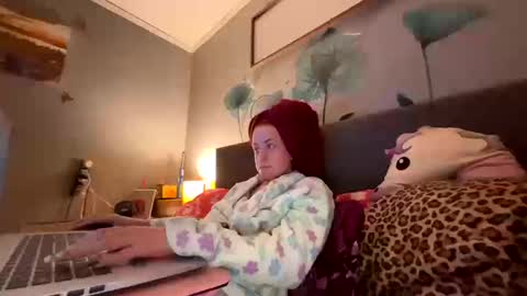 vaua089 online show from 10/12/25, 12:42