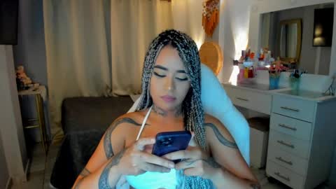 Snapshot of vayolett_bass chatting on 03/31/26, 04:46 Vayolett Bass online show from 03/31/26, 04:46